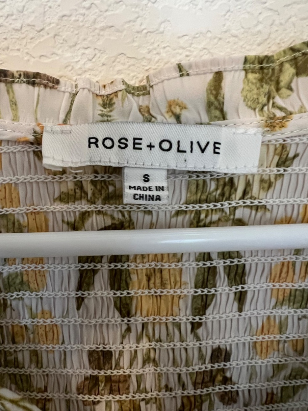 Rose & Olive Floral Print blouse High Low. Size 4 - Picture 4 of 5